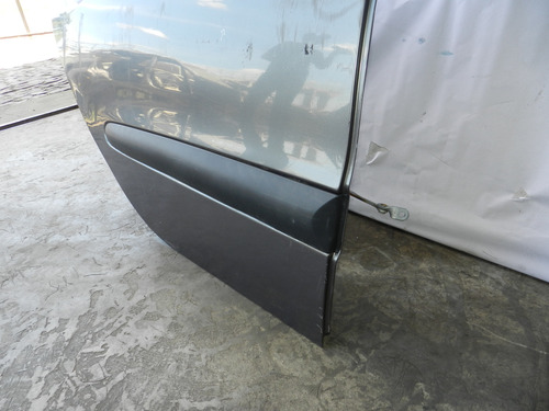 Porta Traseira Direita Renault Scenic Megane 99/05 Detalhe