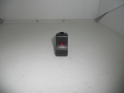 Botão Pisca Alerta Vw Santana 1991 A 1998 3259532351