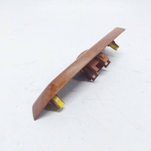 Moldura Do Botão Vidro Traseiro Direito Hilux 2005 A 2014