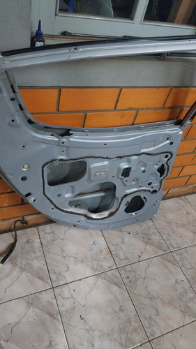 Porta Traseira Esquerda L200 Triton 2007 /2016 Detalhe