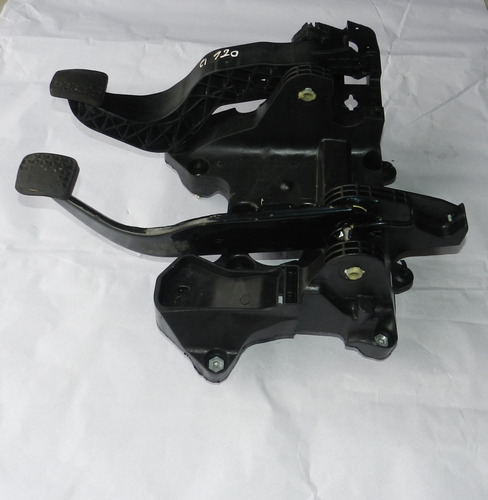 Pedaleira Freio Embreagem Cobalt Onix Prisma 12/20 Detalhe