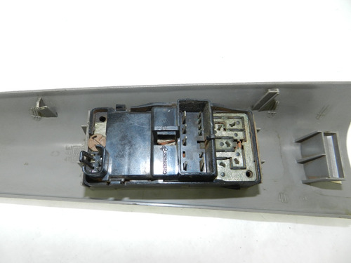Moldura Botão Vidro Dianteiro Direito Gm S10 2006 A 2011