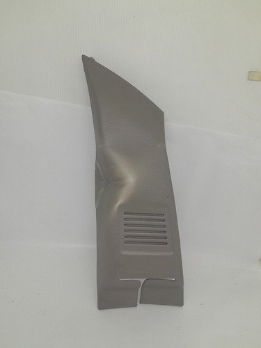 Moldura Cinto Traseiro Esquerdo Toyota Corolla 98/02 Detalhe