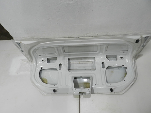 Tampa Traseira Porta-malas Ford Focus Sedan 01/08 Detalhes