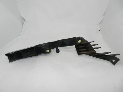 Guia Para-choque Traseiro Esquerdo Vw Golf 01/14 C/ Detalhe