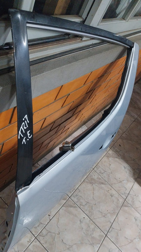 Porta Traseira Esquerda L200 Triton 2007 /2016 Detalhe