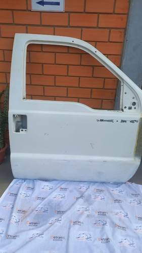 Porta Dianteira Lado Direito F350 F4000 99/18 Detalhe