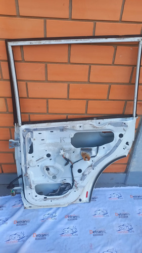 Porta Traseira Direita Mitsubishi Tr4 10/17 Detalhe
