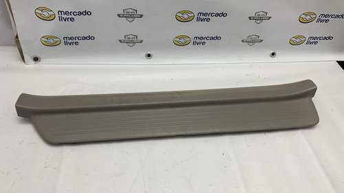 Soleira Dianteira Esquerda Toyota Corolla 98/02 Detalhe