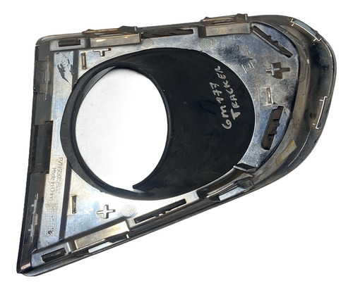 Moldura Grade Farol Milha Tracker Dir 2014 2015 2016 Detalhe
