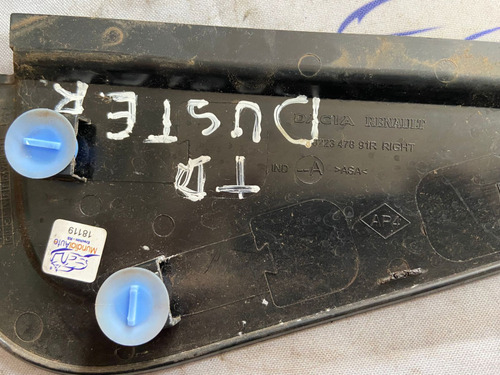 Moldura Vidro Fixo Porta Traseira Lado Direito Duster 18119