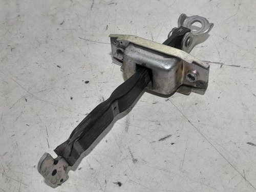 Limitador Porta Traseira Esquerda Toyota Yaris  2021 2022