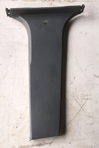 Acabamento Coluna Central Lado Direito Toyota Hilux 05/15