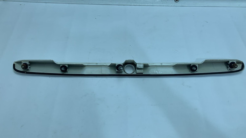 Friso Moldura Tampa Traseira Toyota Corolla 98/02 Detalhe