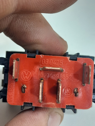 Interruptor Botao Vidro Tras.direito Volks Santana 00 (vj)