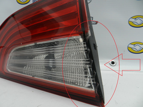 Lanterna Tampa Lado Esquerdo Fiat Grand Siena 12/18 Detalhe