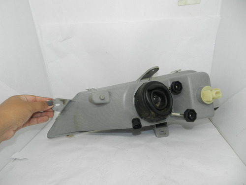 Farol Lado Direito Arteb Gm Celta 2001 A 2005 1100094