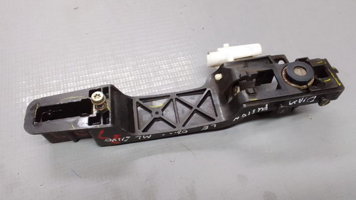 Suporte Da Maçaneta Dianteiro Esquerdo Ford Fusion  24082