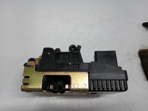 Fechadura Da Porta Dianteira Direita Peugeot 206 1999 A 2003