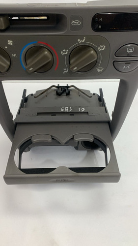 Moldura Comando Ar Toyota Corolla 98/02 554111a040 Detalhe