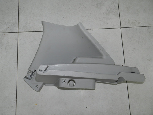 Moldura Direita Porta Malas Renault Sandero 2009 8200529795
