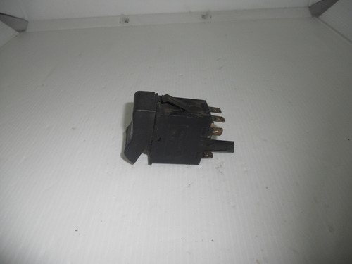 Botão Pisca Alerta Vw Santana 1991 A 1998 3259532351