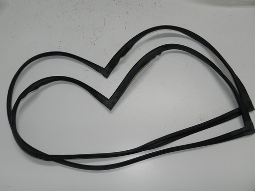 Borracha Vidro Vigia Traseiro Gm Corsa Sedan 02/12 93303937