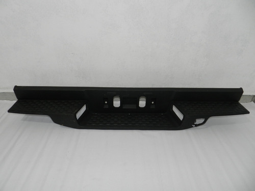 Pisante Para-choque Tras Central Dodge Rampage 24/25 Detalhe