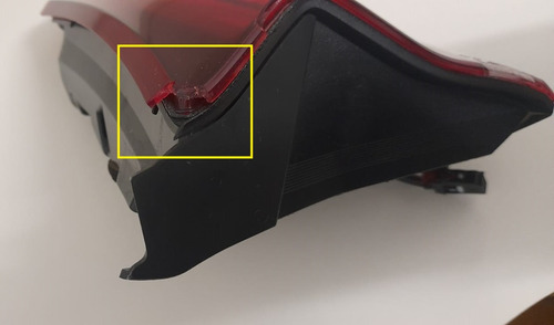Lanterna Tampa Esquerda Gm Tracker Ltz 23 - 26376774 Detalhe