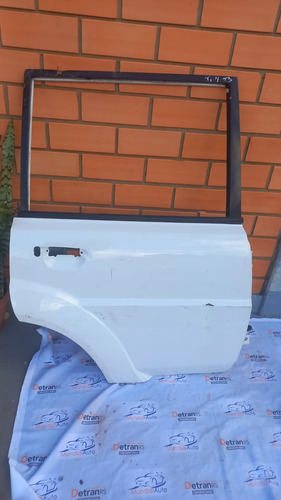 Porta Traseira Direita Mitsubishi Tr4 10/17 Detalhe
