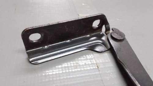 Dobradiça Esquerda Capô Renault Sandero 2008/2013. 23624
