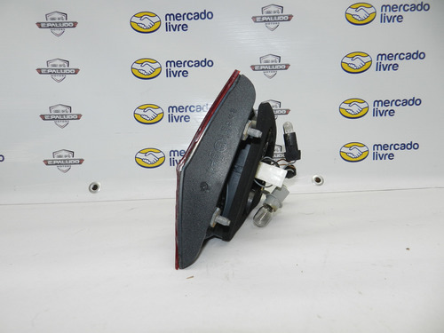 Lanterna Tampa Lado Esquerdo Fiat Grand Siena 12/18 Detalhe