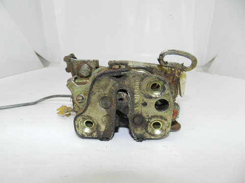 Fechadura Manual Dianteira Direita Com Pino Gm Corsa 94/06