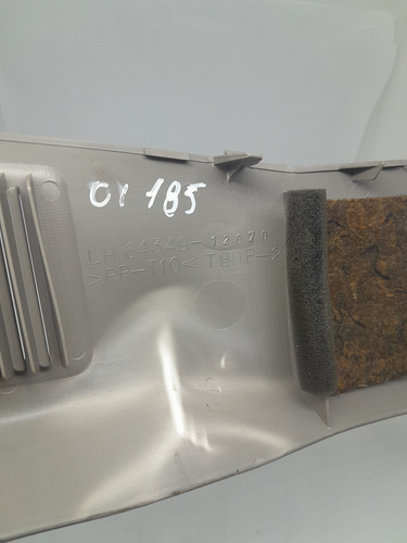 Moldura Cinto Traseiro Esquerdo Toyota Corolla 98/02 Detalhe