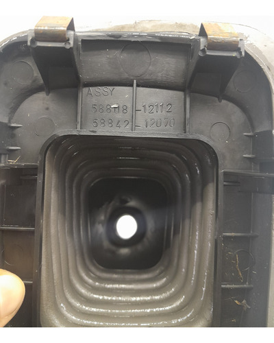 Coifa Alavanca Câmbio Corolla 1998 A 2002 5880812112 Detalhe