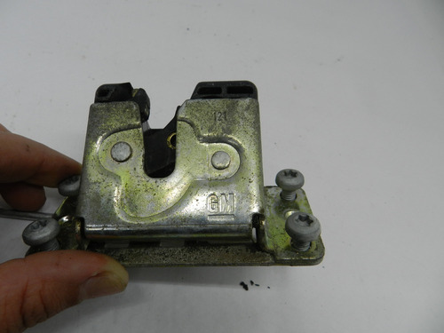 Fechadura Tampa Traseira Gm Zafira 01/12 90563999