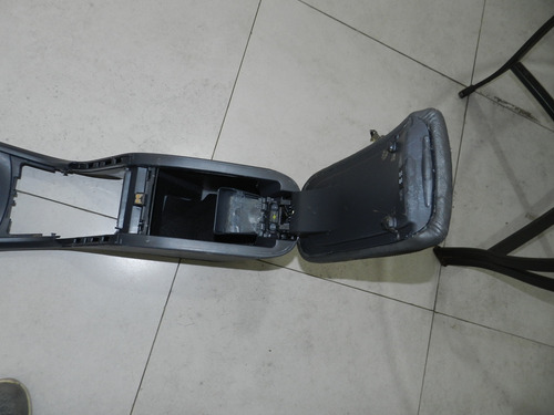 Console Central Apoio Braço Renault Megane 08/13 C Detalhe