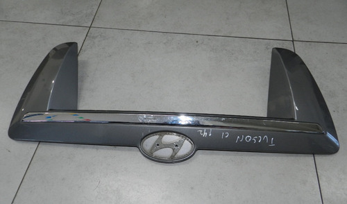 Moldura Tampa Traseira Placa Cromada Hyundai Tucson 04/16