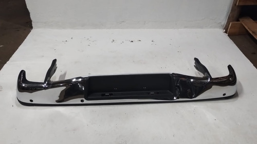 Para-choque Traseiro Cromado Toyota Hilux Srv 05/15 Detalhe