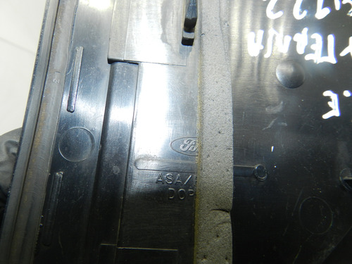 Acabamento Externo Traseira Esquerda Mondeo 96/00 Detalhe