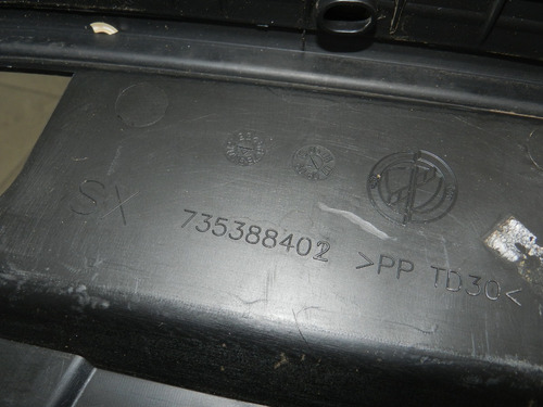 Moldura Lanterna Esquerda Fiat Doblô Cargo 10/17 735388402