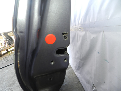 Porta Traseira Esquerda Renault Scenic Megane 99/05 Detalhe