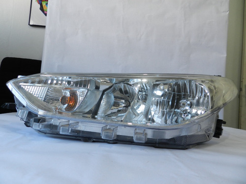 Farol Esquerdo Toyota Yaris 2018 A 2020 Com Detalhe